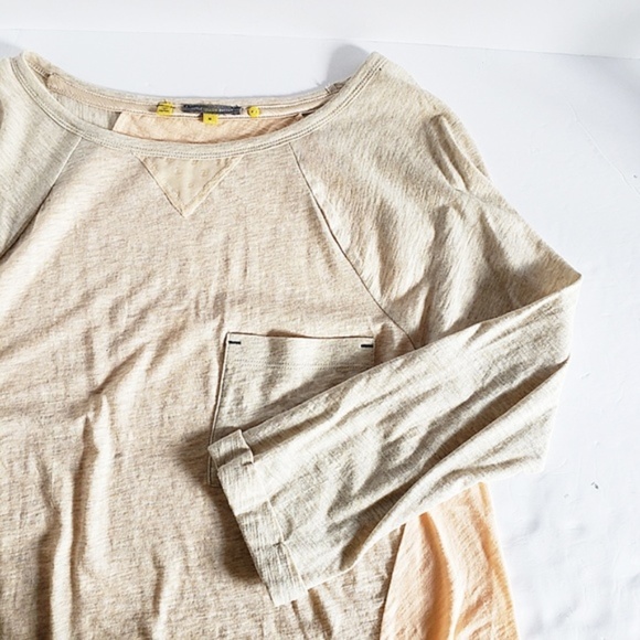 ANTHROPOLOGIE Little Yellow Button Backstory Tee in Oatmeal/Peach M - Picture 2 of 9